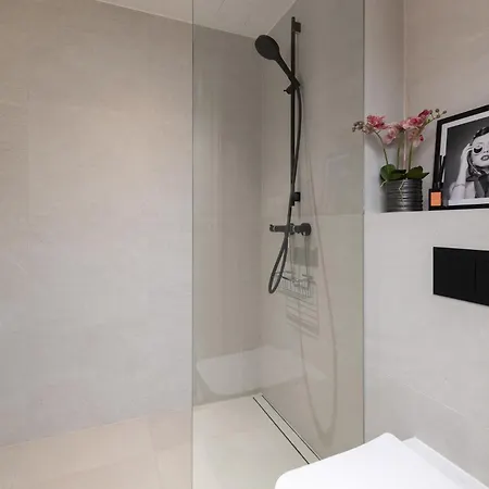 Revalia Lastekodu-odra Bus Station Airport شقة تالين